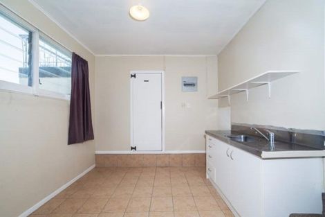 Photo of property in 33 Sunnynook Road, Forrest Hill, Auckland, 0620