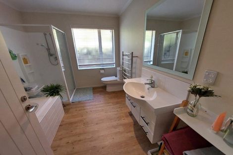 Photo of property in 25 Handley Crescent, Wigram, Christchurch, 8042