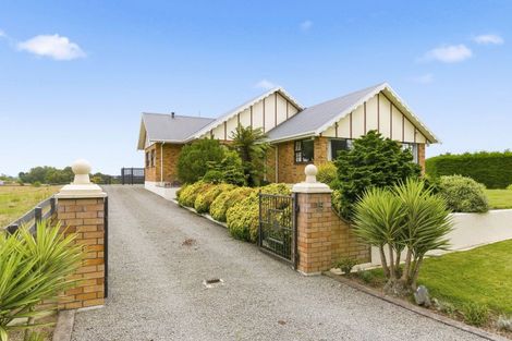 Photo of property in 15 Koputaroa Road, Levin, 5575
