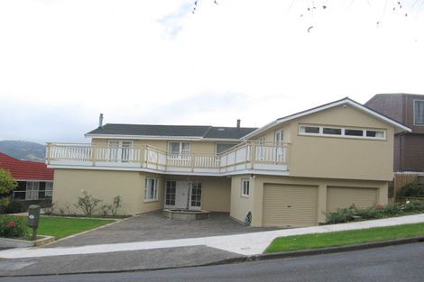 Photo of property in 15 Summit Road, Fairfield, Lower Hutt, 5011