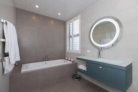 Photo of property in 6 Bressay Way, Waikanae, 5036