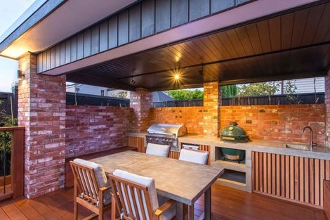 Photo of property in 16 Fendalton Road, Fendalton, Christchurch, 8014