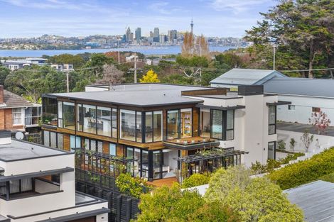 Photo of property in 37 Lake Pupuke Drive, Takapuna, Auckland, 0622