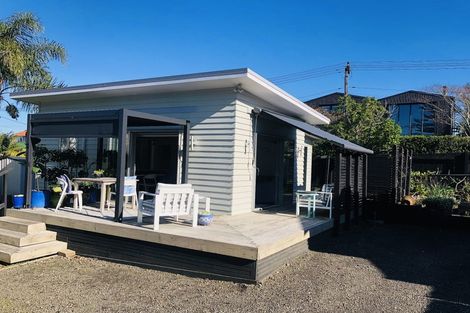 Photo of property in 15 Old Lake Road, Narrow Neck, Auckland, 0624