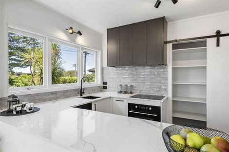 Photo of property in 1/16 Rangitoto Terrace, Milford, Auckland, 0620