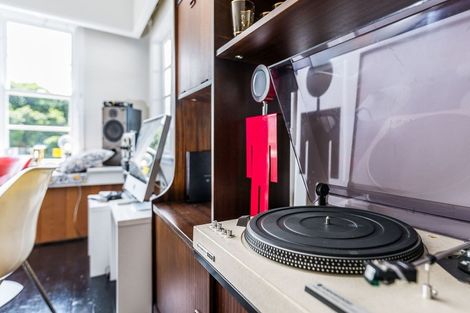 Photo of property in 124 Oriental Parade, Oriental Bay, Wellington, 6011