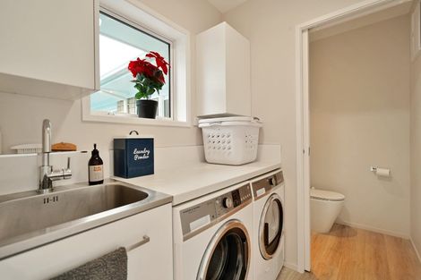 Photo of property in 93 Kiwi Esplanade, Mangere Bridge, Auckland, 2022