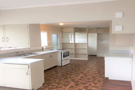 Photo of property in 68 Hobsonville Road, West Harbour, Auckland, 0618