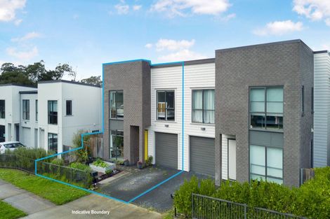 Photo of property in 16 Waimoana Close, Massey, Auckland, 0614