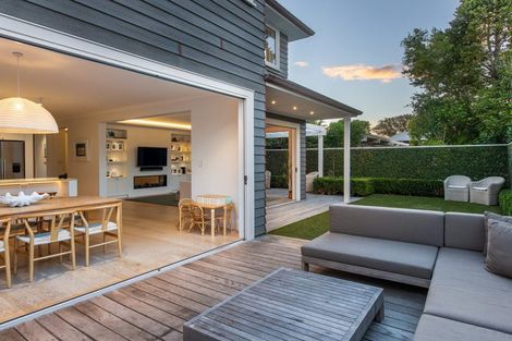 Photo of property in 1/30 Ocean View Road, Milford, Auckland, 0620