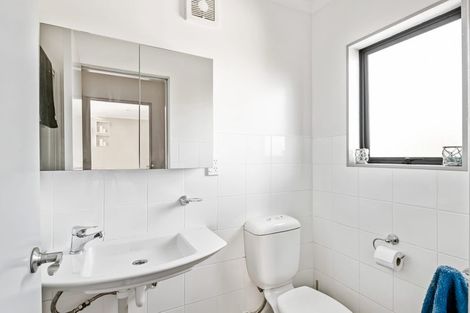 Photo of property in 29 Stewart Drive, Newlands, Wellington, 6037