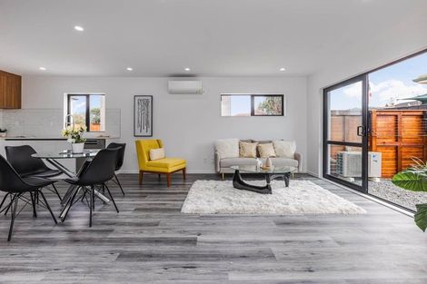 Photo of property in 7b Gladfield Lane, Te Atatu Peninsula, Auckland, 0610