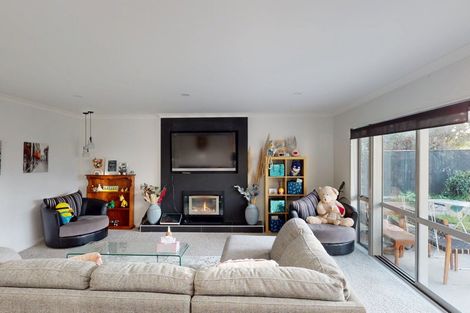 Photo of property in 6 D'urville Place, Kelvin Grove, Palmerston North, 4414
