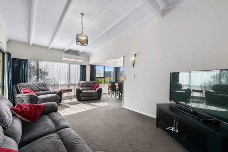 Photo of property in 43 Franklyn Road, Tawa, Wellington, 5028