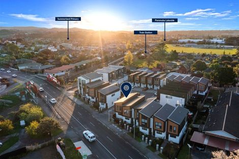 Photo of property in 1 Red Arches Road, Henderson, Auckland, 0610