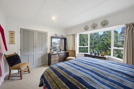 Photo of property in 205 Mangorei Road, Merrilands, New Plymouth, 4312