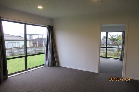 Photo of property in 90 Royal Road, Massey, Auckland, 0614