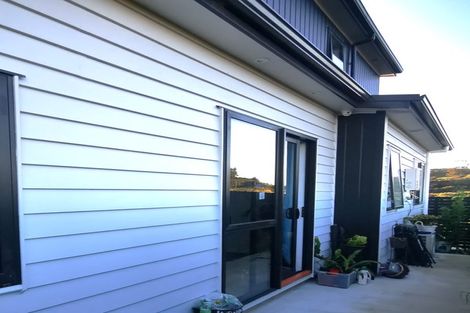 Photo of property in 33 Kotuitui Drive, Wainui, Silverdale, 0992