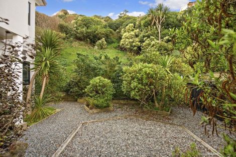 Photo of property in 39 Dress Circle, Newlands, Wellington, 6037