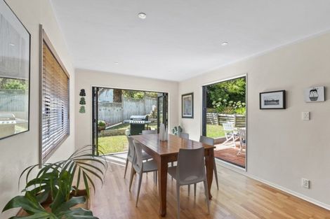 Photo of property in 9 Telephone Road, Birkenhead, Auckland, 0626