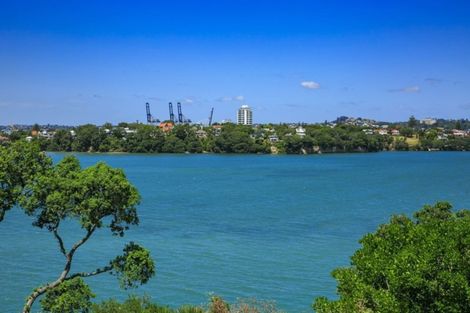 Photo of property in 21 Norwood Road, Bayswater, Auckland, 0622