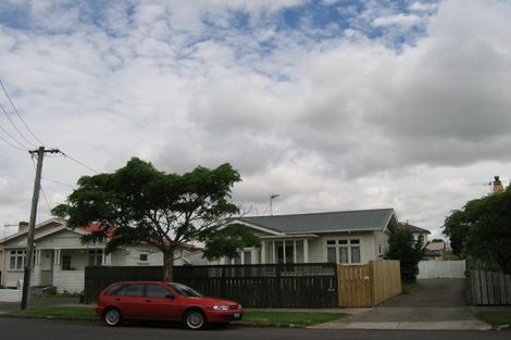 Photo of property in 16 Walmer Road, Point Chevalier, Auckland, 1022