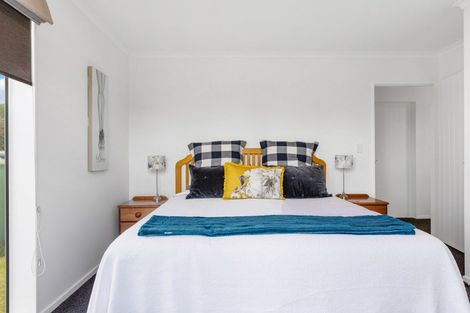 Photo of property in 4 Pinedale Crescent, Riversdale Beach, Masterton, 5872