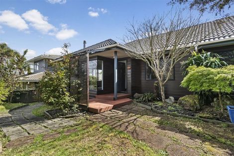 Photo of property in 98 Caribbean Drive, Unsworth Heights, Auckland, 0632