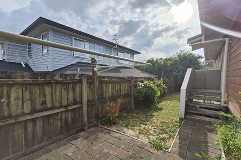 Photo of property in 2/28 Caribbean Drive, Unsworth Heights, Auckland, 0632