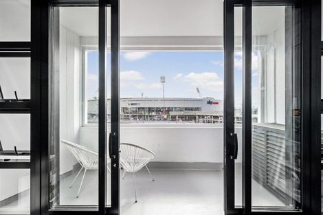 Photo of property in Endeavour Apartments, 11/125 Thorndon Quay, Pipitea, Wellington, 6011