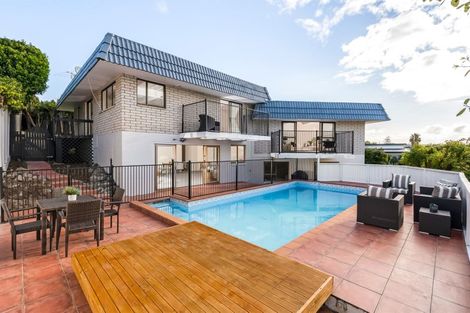 Photo of property in 21a Garadice Road, Rothesay Bay, Auckland, 0630