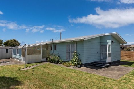 Photo of property in 14 Hinau Place, Edgecumbe, 3120