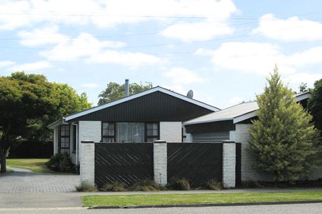Photo of property in 15 Dinton Street, Russley, Christchurch, 8042