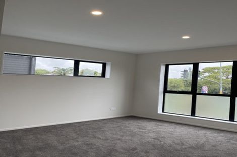 Photo of property in 26a Reeves Road, Pakuranga, Auckland, 2010