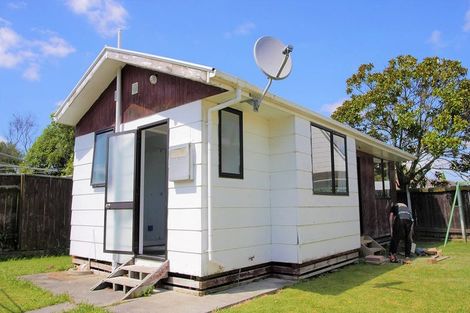 Photo of property in 24 Lyndale Place, Kelvin Grove, Palmerston North, 4414