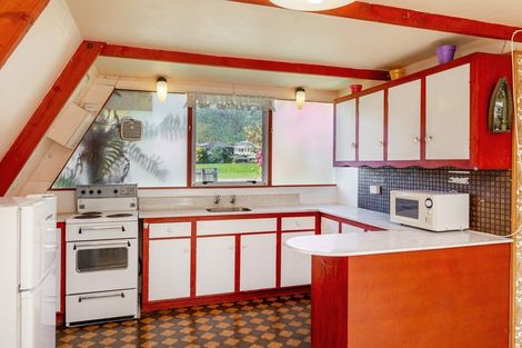 Photo of property in 34 Beach Road, Waikawa, Picton, 7220