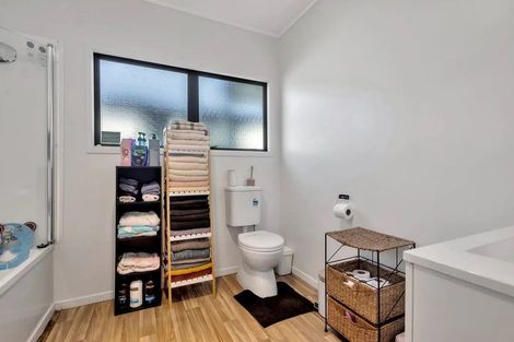 Photo of property in 16 Southview Place, Wattle Downs, Auckland, 2102