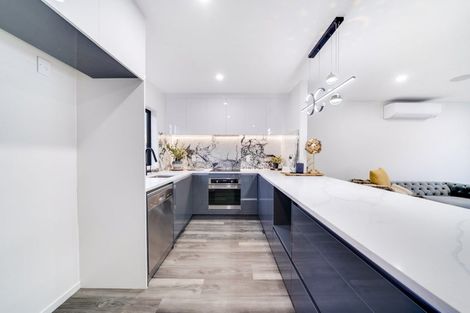 Photo of property in 2/7 Gambare Place, Wattle Downs, Auckland, 2103