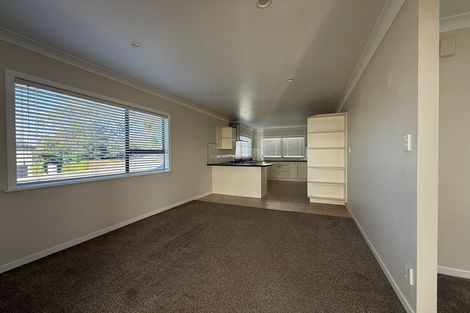 Photo of property in 2/42 Aberdeen Road, Campbells Bay, Auckland, 0620