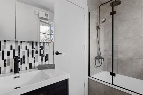 Photo of property in 8 Tenby Place, Avondale, Christchurch, 8061