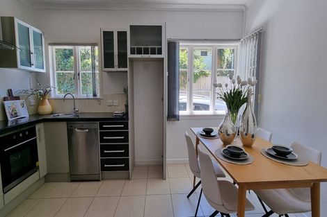 Photo of property in 2/18 Forrest Hill Road, Forrest Hill, Auckland, 0620