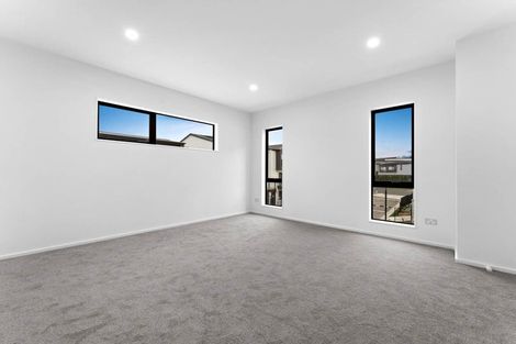 Photo of property in 16 Dotterel Place, Westgate, Auckland, 0614