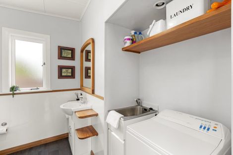 Photo of property in 49b Wallis Street, Raglan, 3225