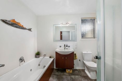 Photo of property in 94 Messenger Terrace, Oakura, 4314