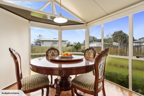 Photo of property in 17 Edgewater Drive, Pakuranga, Auckland, 2010