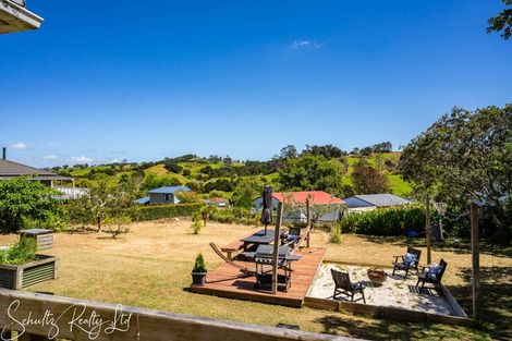 Photo of property in 19 Whaka Street, Maungaturoto, 0520