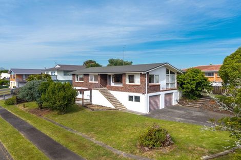 Photo of property in 9 Kurnell Drive, Botany Downs, Auckland, 2010