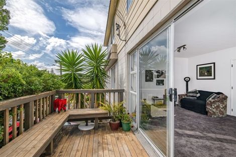 Photo of property in 2/22 North Avenue, Narrow Neck, Auckland, 0624