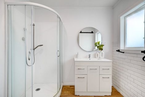 Photo of property in 1/9 Corrella Road, Belmont, Auckland, 0622