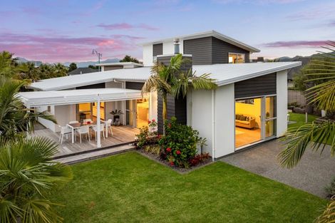 Photo of property in 26 Waitotara Way, Whitianga, 3510